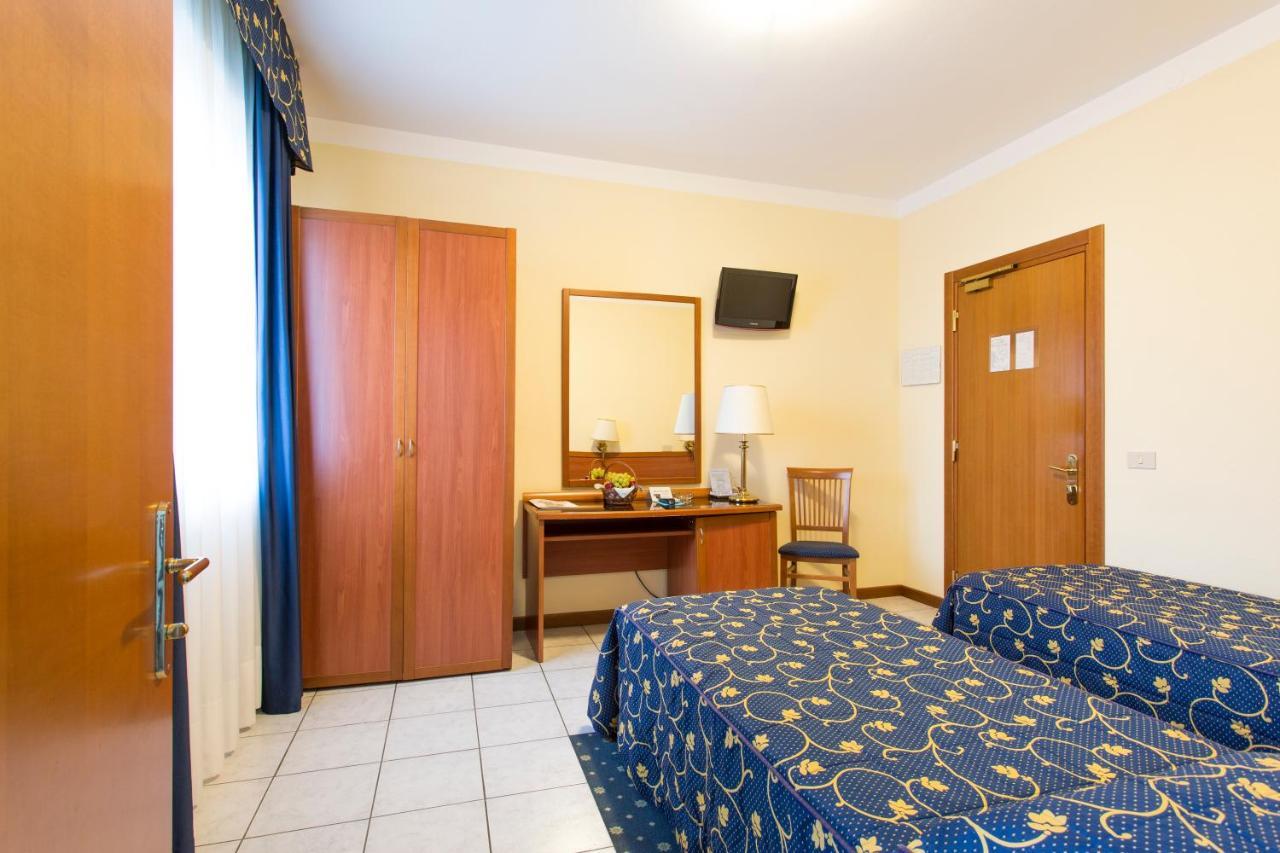 Hotel Ristorante Paladini Carisio Extérieur photo