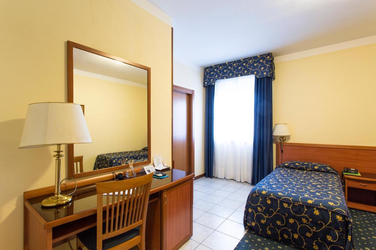 Hotel Ristorante Paladini Carisio Extérieur photo