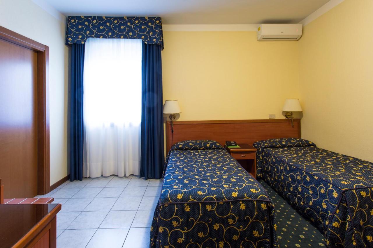 Hotel Ristorante Paladini Carisio Extérieur photo